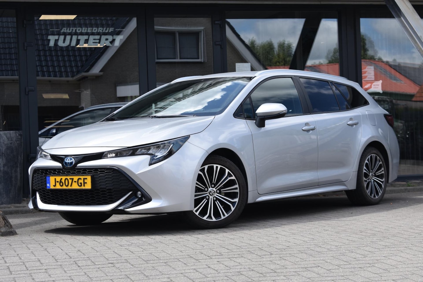 Toyota Corolla Touring Sports - 1.8 Hybrid Sport Plus | CAMERA | AFN. TREKHAAK | APPLE CARPLAY | ANDROID AUTO | NAP - AutoWereld.nl