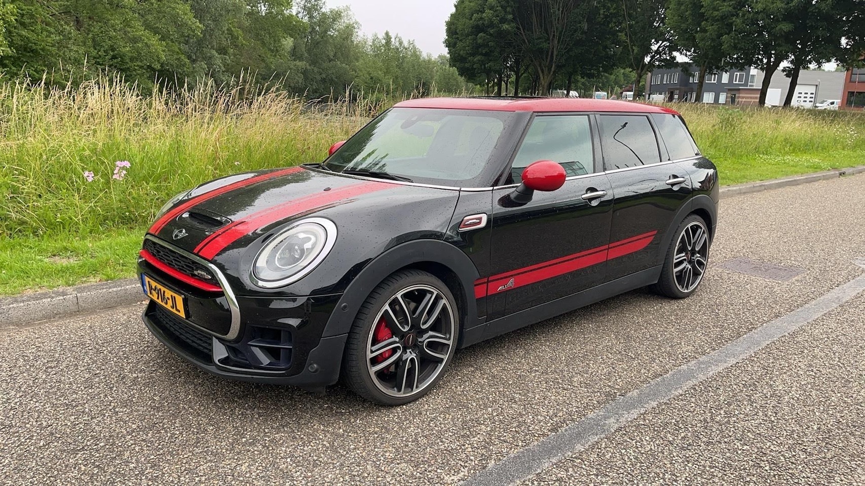MINI Clubman - Mini 2.0 John Cooper Works ALL4 Chili | 230pk | Panoramadak | Navigatie | Head-up | Stoelv - AutoWereld.nl
