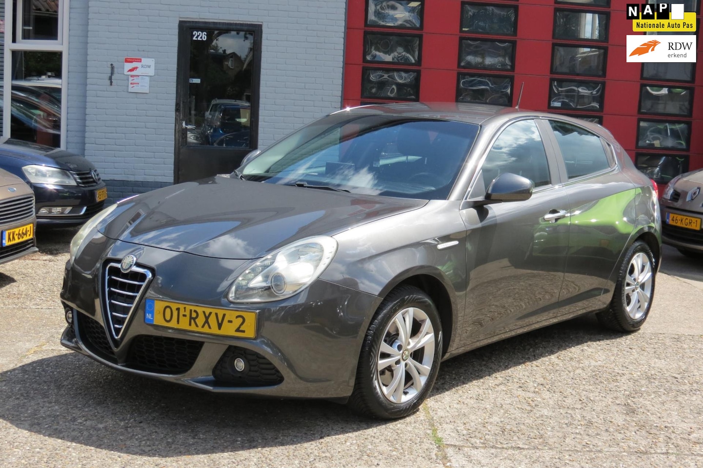 Alfa Romeo Giulietta - 1.4 T Distinctive 1.4 T Distinctive ,AIRCO, NAVI , PDC - AutoWereld.nl