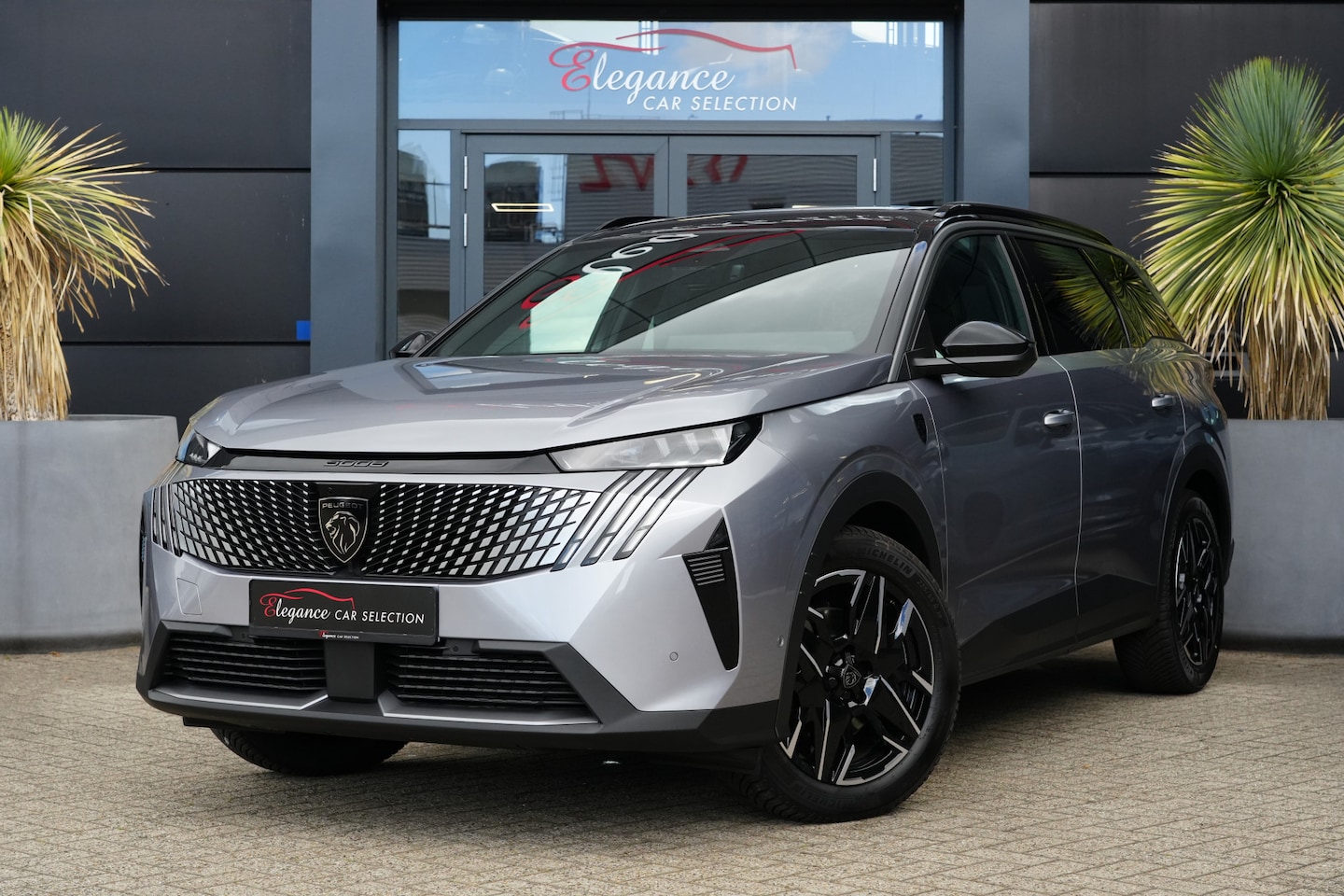 Peugeot 5008 - 1.2 Hybrid 136 GT 7p 136pk Panoramadak/Stoelverwarming/360Camera - AutoWereld.nl