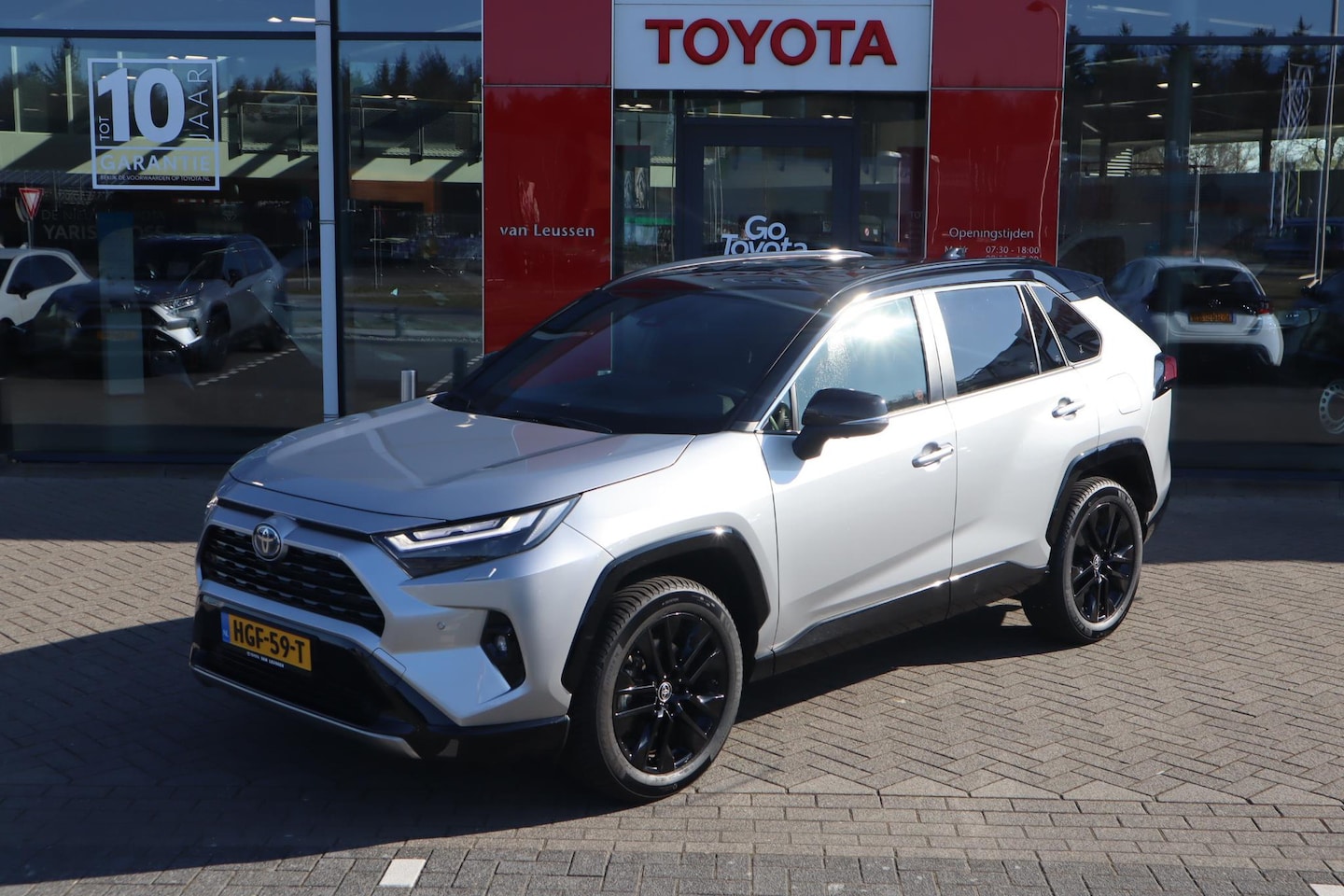 Toyota RAV4 - 2.5 HYBRID STYLE APPLE/ANDROID ELEK. ACHTERKLEP JBL-AUDIO 360GR CAMERA STUUR/STOELVERWARM. - AutoWereld.nl
