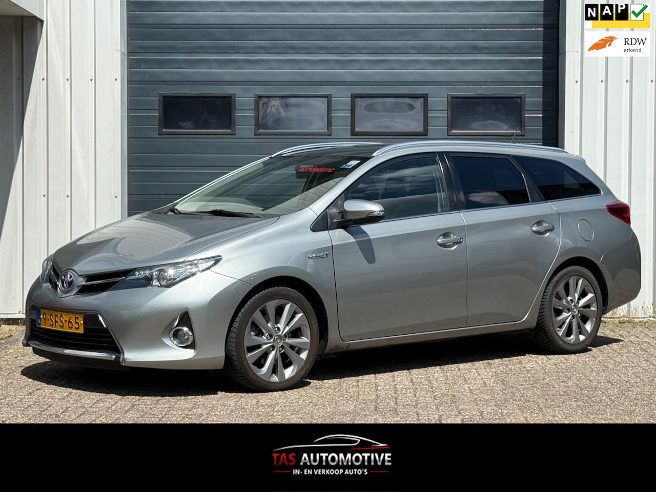Toyota Auris Touring Sports - 1.8 Hybrid Lease NAVI / PANO - AutoWereld.nl