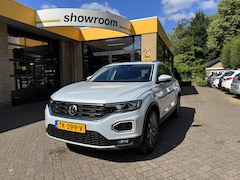 Volkswagen T-Roc - 1.5 TSI Style Automaat Navi PanoSchuifdak Virtual Cockpit Carplay
