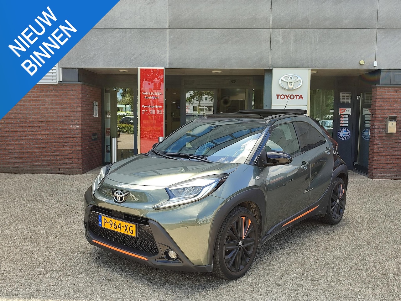 Toyota Aygo X - 1.0 VVT-i MT LIMITED CABRIO STOELVERW PARK-SENSOREN JBL-AUDIO CAMERA NAVI KEYLESS APPLE/AN - AutoWereld.nl