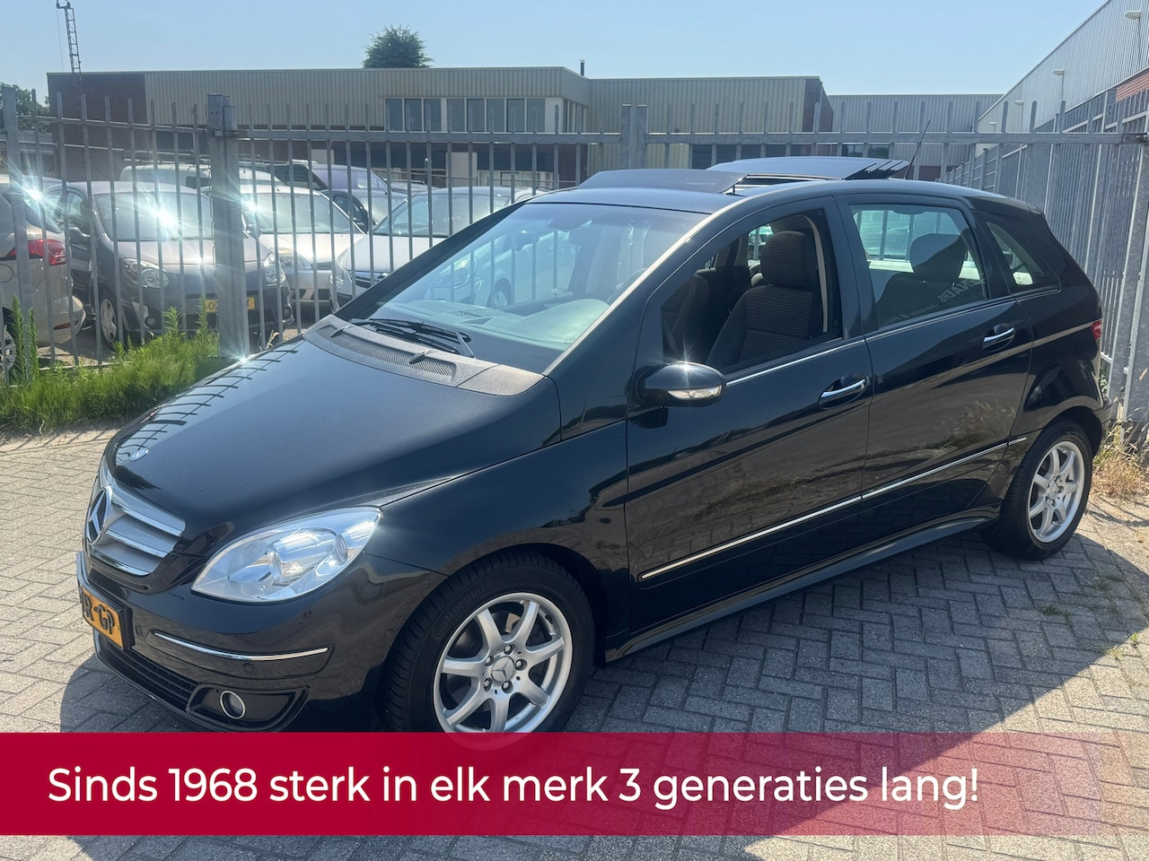 Mercedes-Benz B-klasse - 200 AUTOMAAT! NL AUTO NAP! Pano l Leer l Navi l Trekhaak l PDC V+A! Topstaat! - AutoWereld.nl
