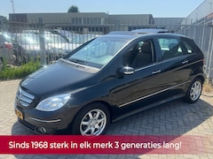 Mercedes-Benz B-klasse - 200 AUTOMAAT NL AUTO NAP Pano l Leer l Navi l Trekhaak l PDC V+A Topstaat