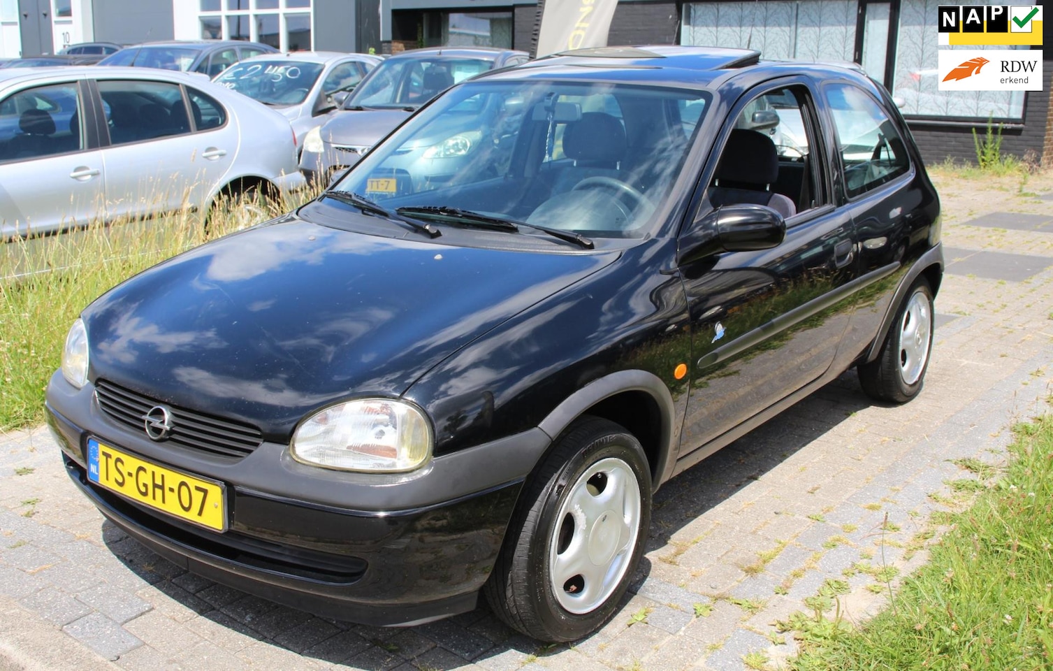 Opel Corsa - 1.4i Strada AUTOMAAT Elec.ramen LM-Velgen NAP APK - AutoWereld.nl