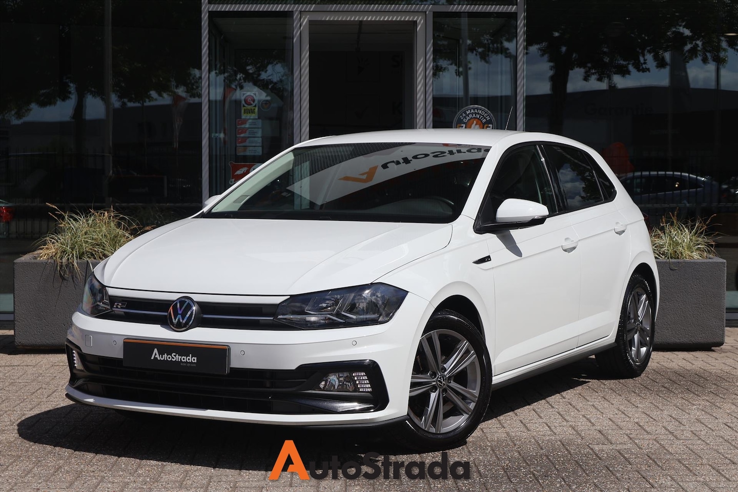 Volkswagen Polo - 1.0 R-Line TSI 95pk | Adaptive | Climate | Navigatie | Carplay | Parkeersensoren | - AutoWereld.nl