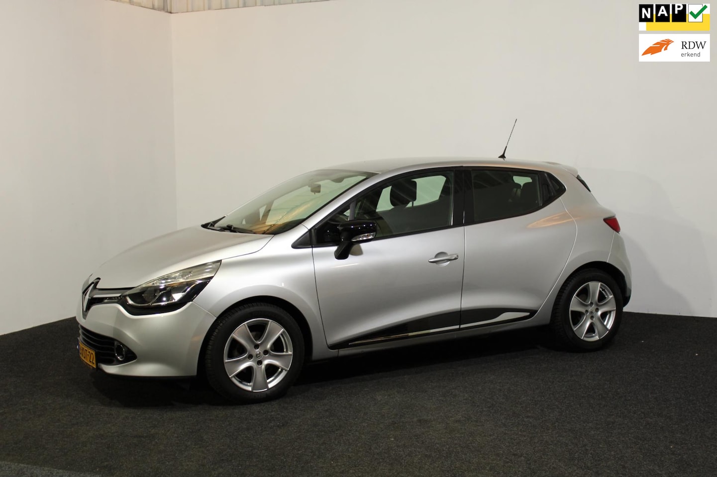 Renault Clio - Dealer onderhouden|Nwe APK|Nwe distributieketting|vol in opties! - AutoWereld.nl