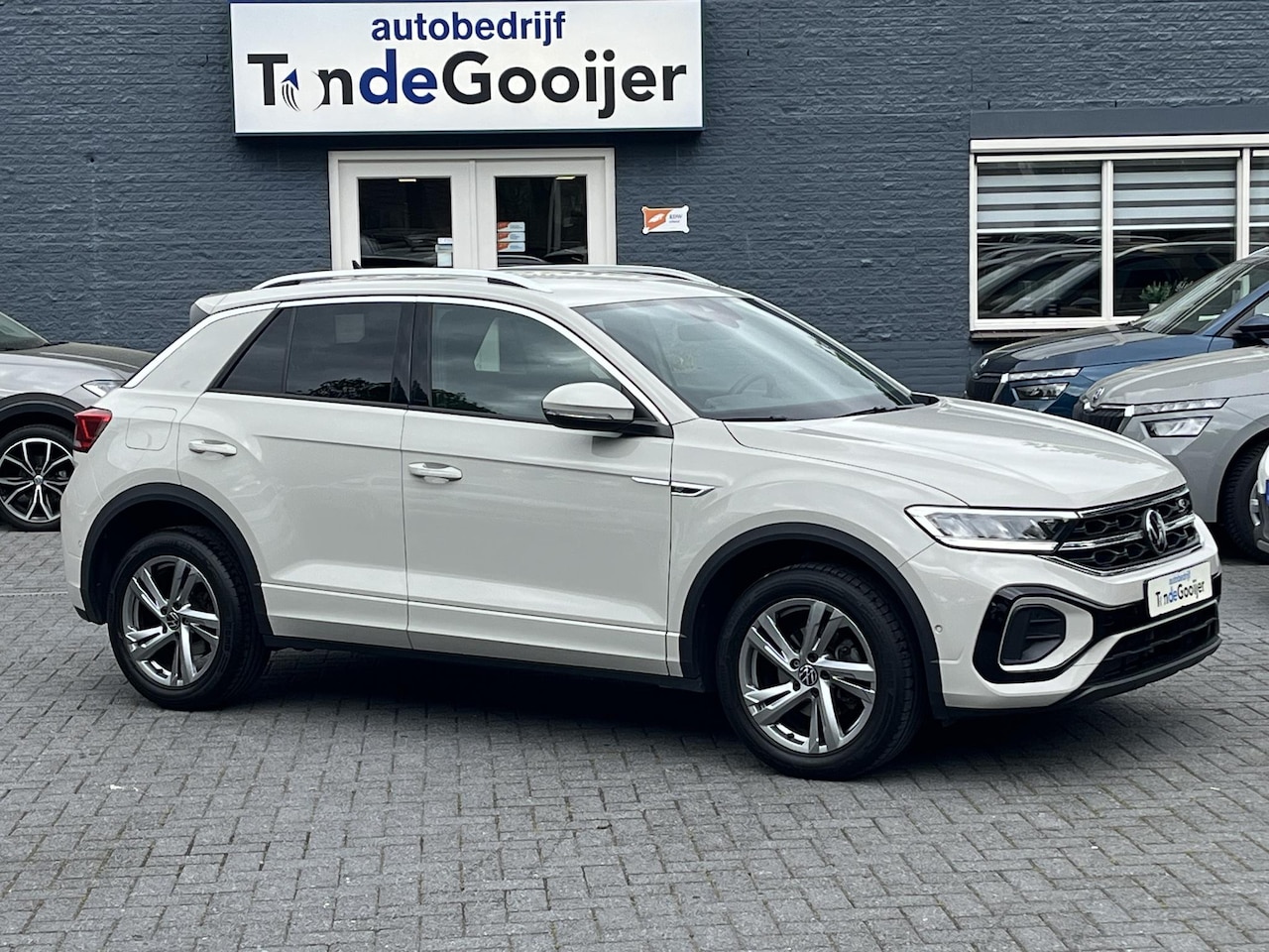 Volkswagen T-Roc - 1.5 TSi DSG R-Line (2X) | 5 JAAR FABRIEKSGARANTIE!! | - AutoWereld.nl