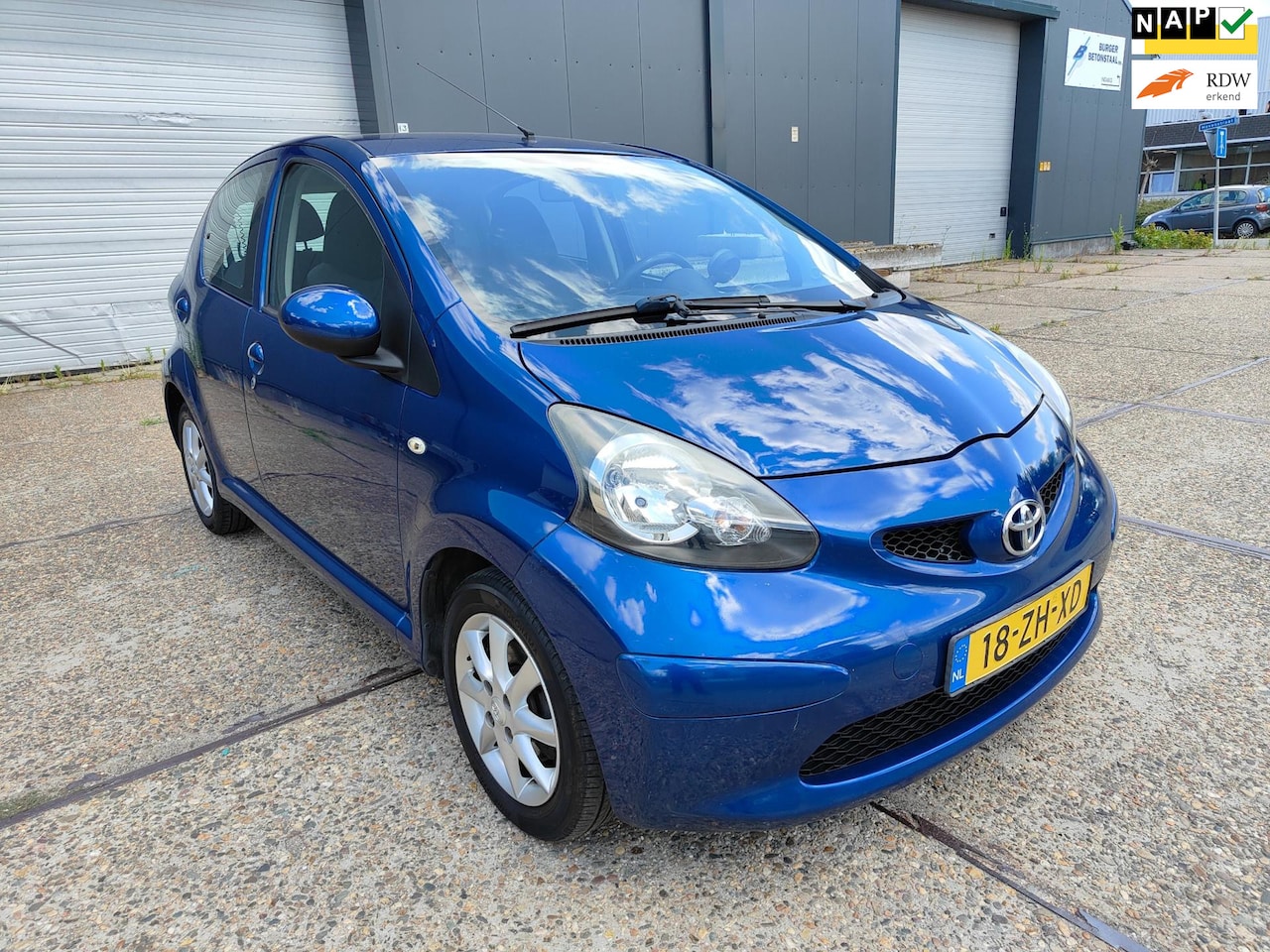 Toyota Aygo - 1.0-12V + ( 5-Deurs ) - AutoWereld.nl