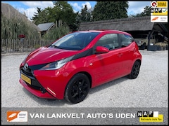 Toyota Aygo - 1.0 VVT-i x-play Camera, LED, Dealer onderhouden