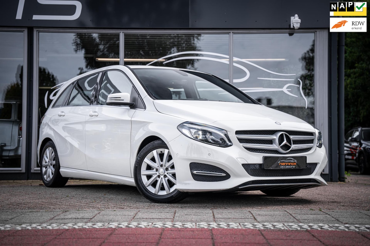 Mercedes-Benz B-klasse - 180 Led|Carplay|Navi|Automaat|Cruise - AutoWereld.nl