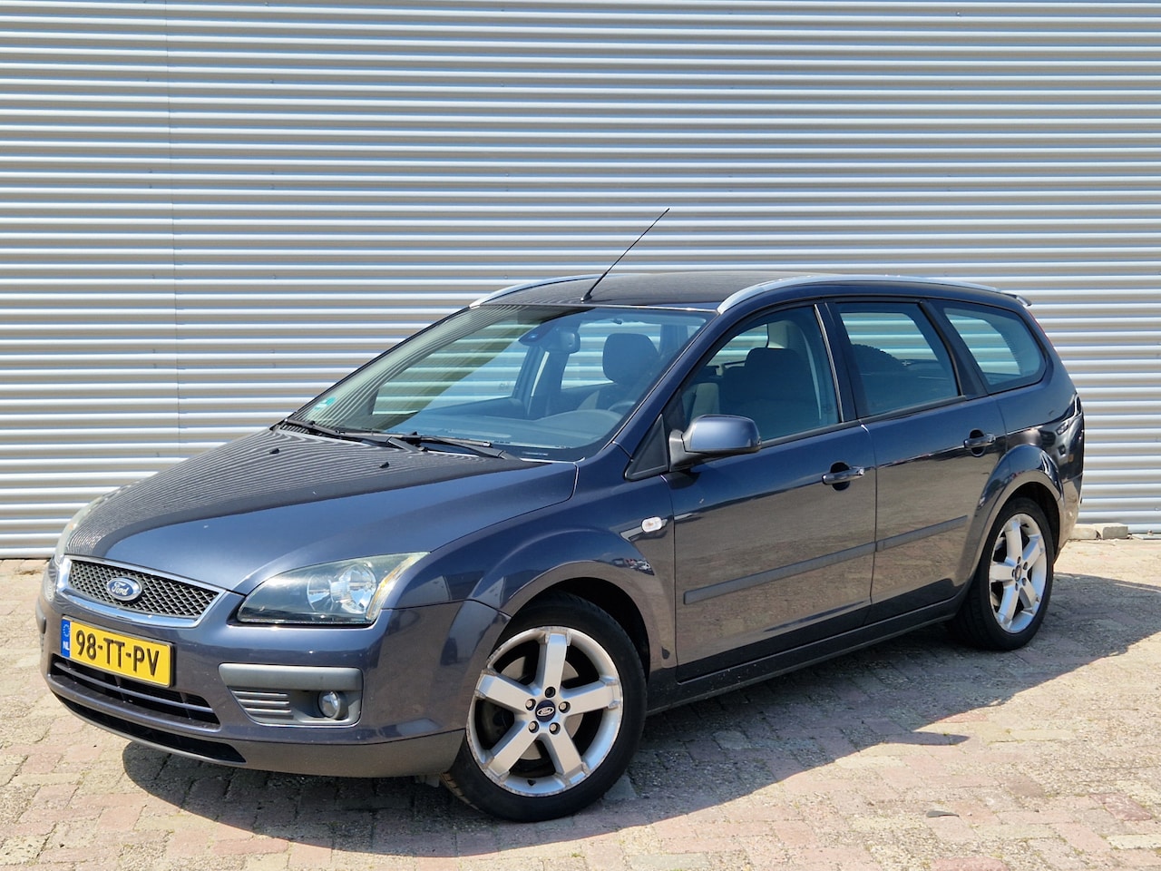 Ford Focus Wagon - 2.0-16V Rally Edition | Nieuw Binnen! | Airco | Cruise | Trekhaak - AutoWereld.nl