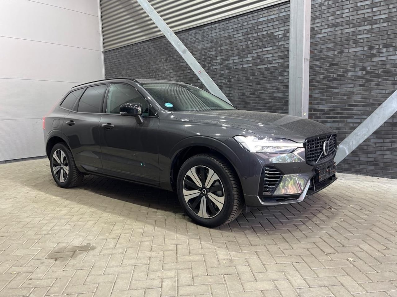 Volvo XC60 - T6 Plug-in hybrid Plus Dark | ACC | Panoramadak | 360° Camera | BLIS | harman/kardon | Sto - AutoWereld.nl