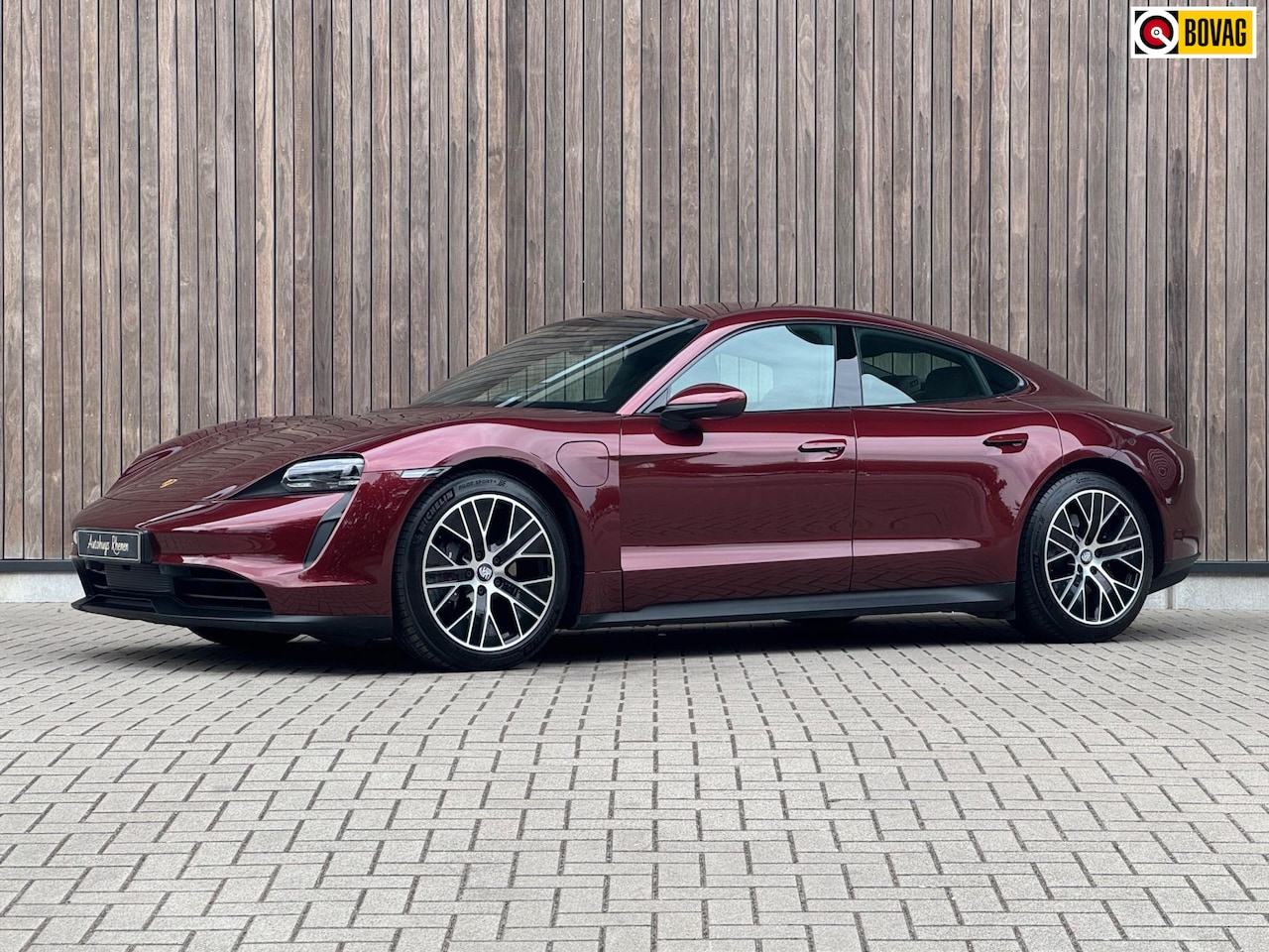 Porsche Taycan - Performance 93 kWh / Cherry Red / Luchtvering - AutoWereld.nl