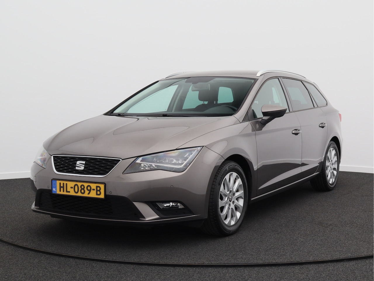 SEAT Leon ST - 1.0 EcoTSI Style Connect/ lage km/ compleet! - AutoWereld.nl