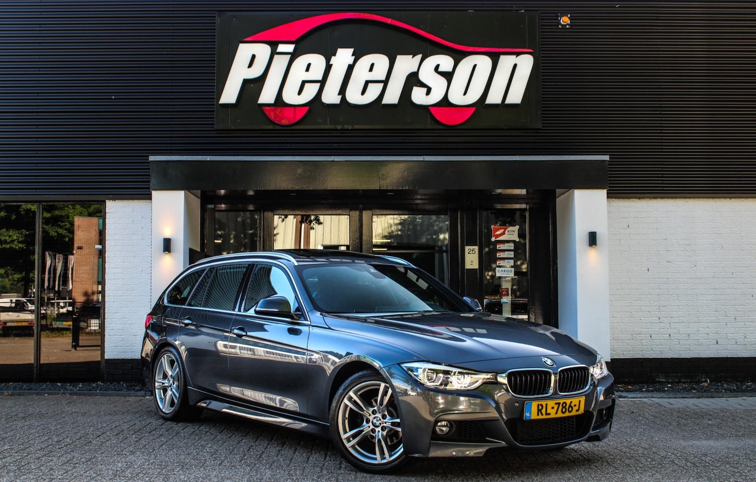 BMW 3-serie Touring - 318i M SPORT FACELIFT PANO LEDER CAMERA - AutoWereld.nl