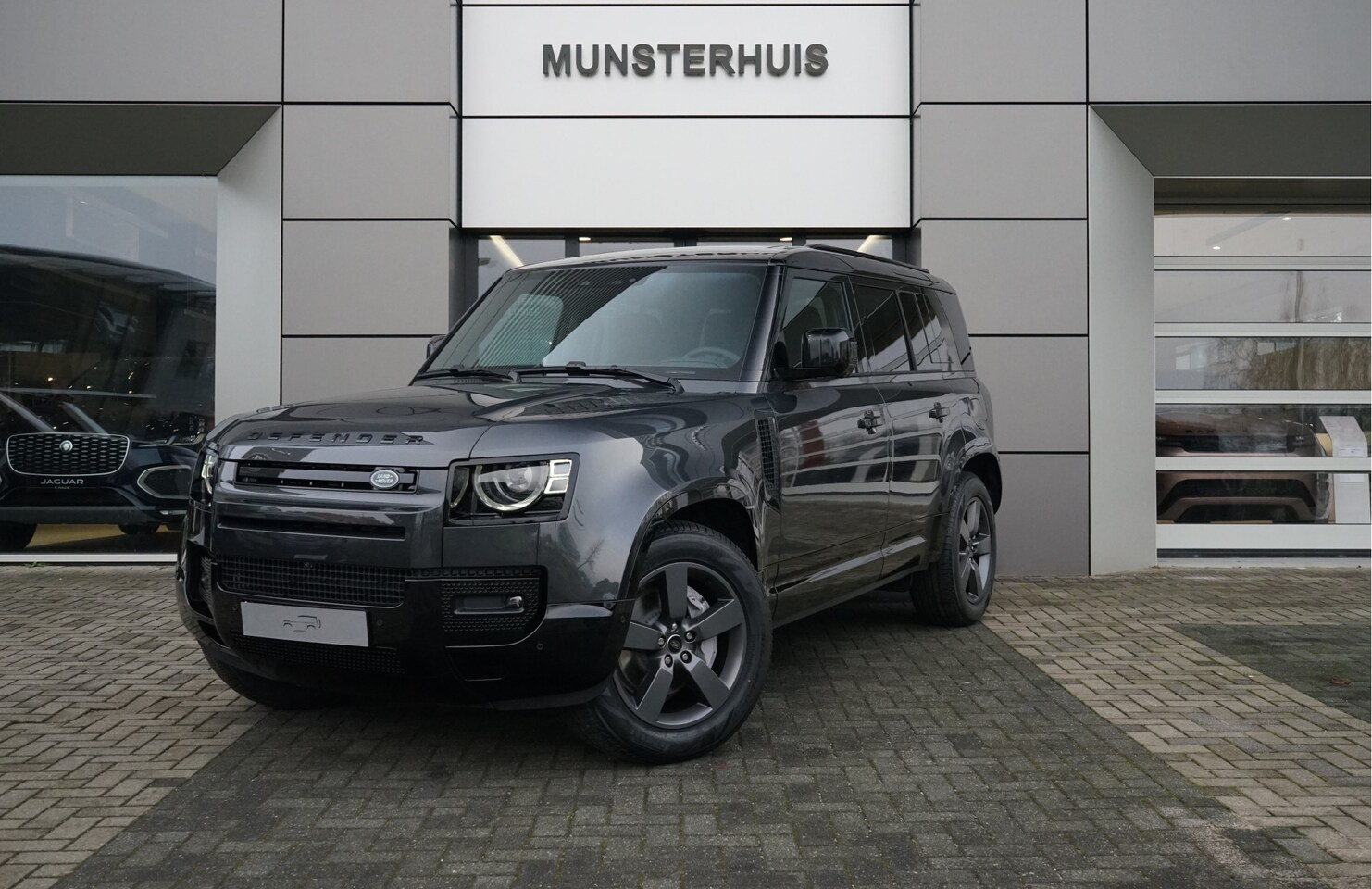 Land Rover Defender 110 - 2.0 P300e 110 X-Dynamic SE | Binnenkort beschikbaar | Schuif/Kantel dak | Elektrische trek - AutoWereld.nl