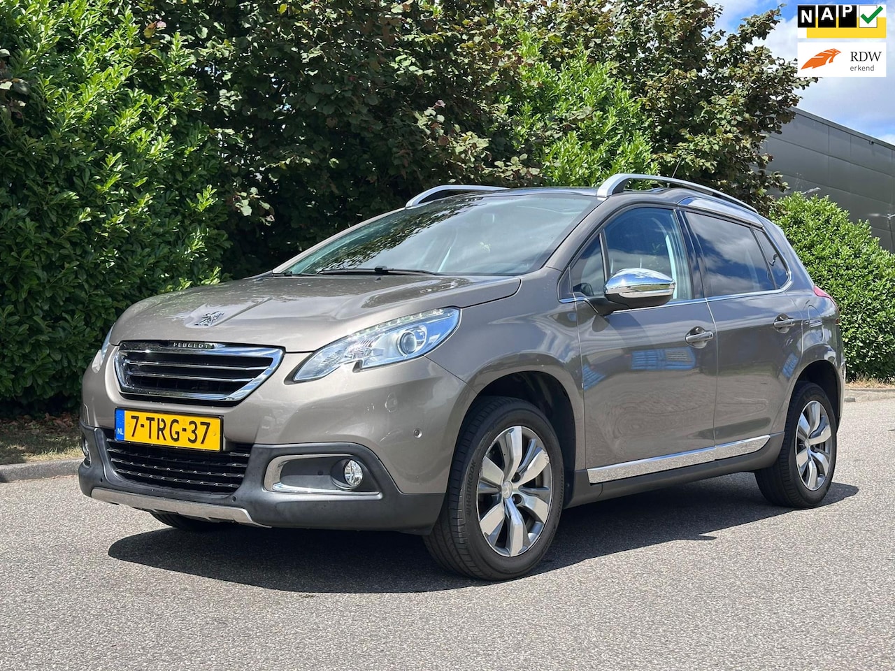 Peugeot 2008 - 1.2 VTi Allure Pack Premium Plus Automaat*Navigatie*Pano*Cruise*NAP*Clima*LM velgen*Parkee - AutoWereld.nl
