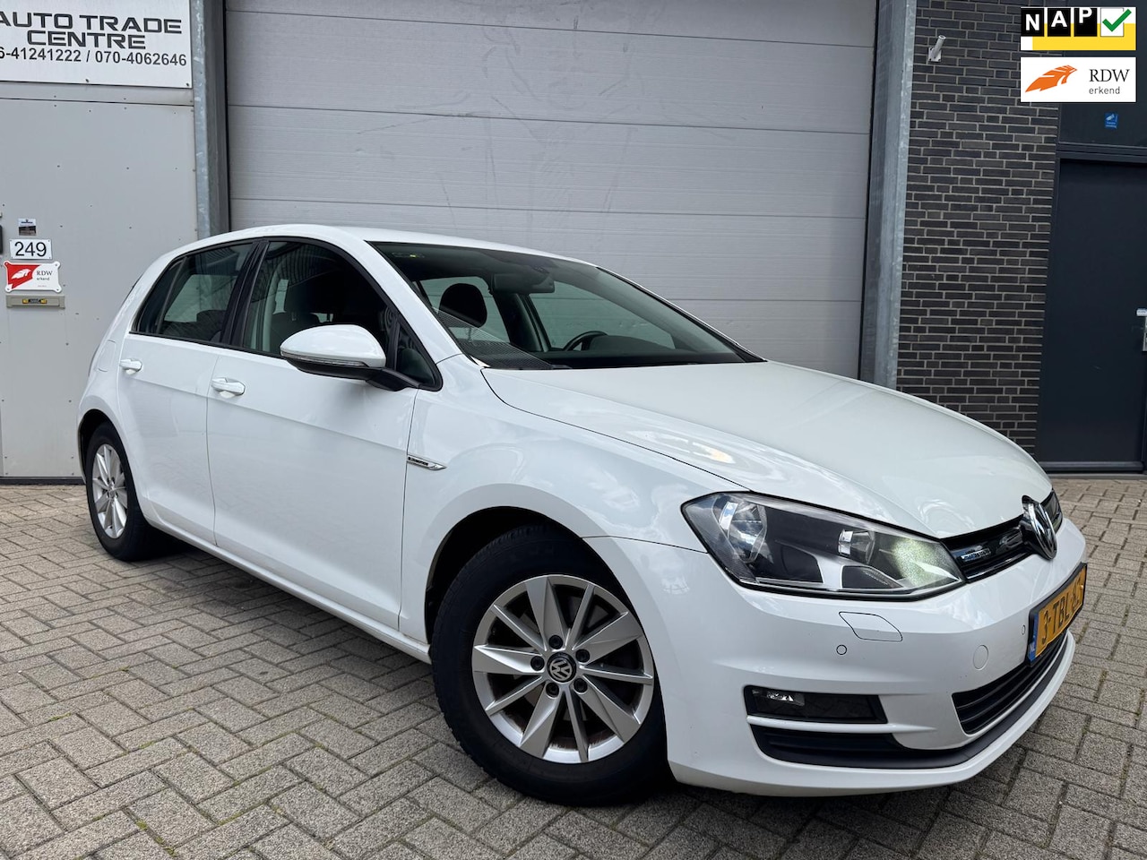 Volkswagen Golf - 1.6 TDI Comfortline BlueMotion [StoelVW|Cruise|Navi|PDC|1ste eig] - AutoWereld.nl