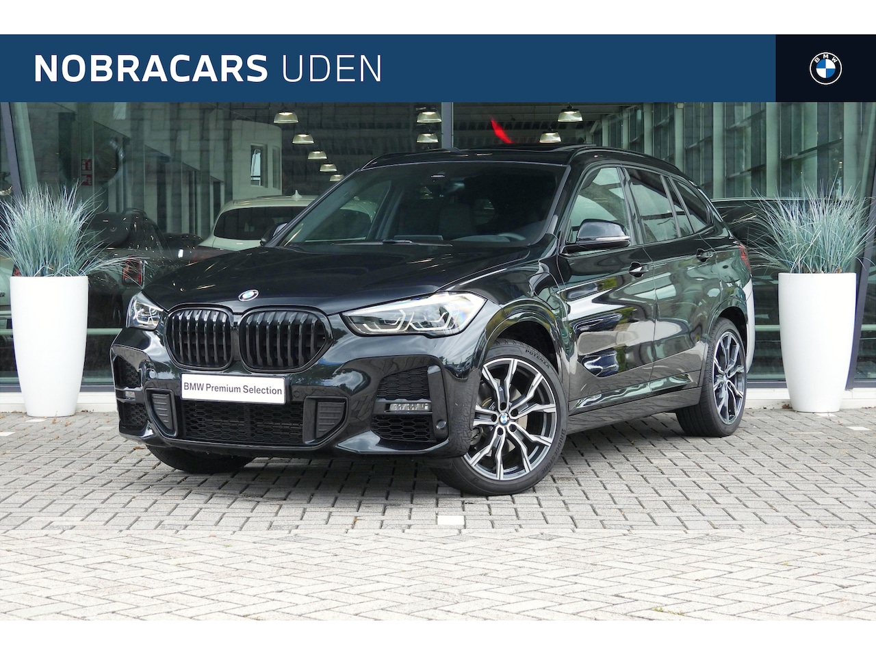 BMW X1 - xDrive25e High Executive M Sport Automaat / Panoramadak / Trekhaak / Sportstoelen / Achter - AutoWereld.nl