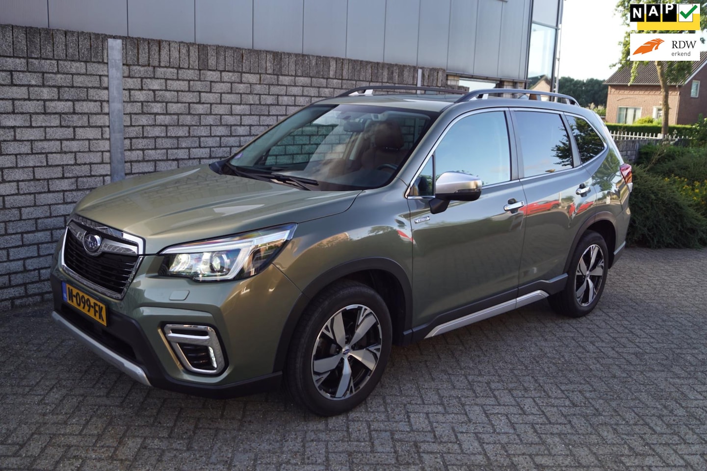 Subaru Forester - 2.0i e-BOXER First Edition 4WD Autom Panodak Leder Adaptieve Cruise Navi Camera Clima PDC - AutoWereld.nl