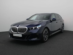 BMW 5-serie Touring - 520d M Sportpakket | Innovation Pack | Travel Pack | Comfort Pack | Trekhaak | Harman-Kard
