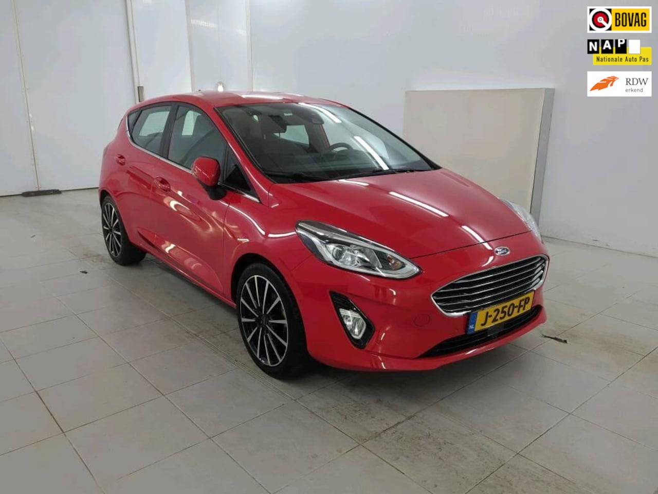 Ford Fiesta - 1.0 EcoBoost Titanium+apple-carplay-navigatie+camera+ecc+ 2 stes sportvelgen = AUTOMAAT 80 - AutoWereld.nl