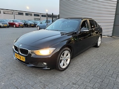 BMW 3-serie - 320i High Executive