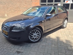 Audi A3 - 1.6 FSI Attraction Pro Line Business