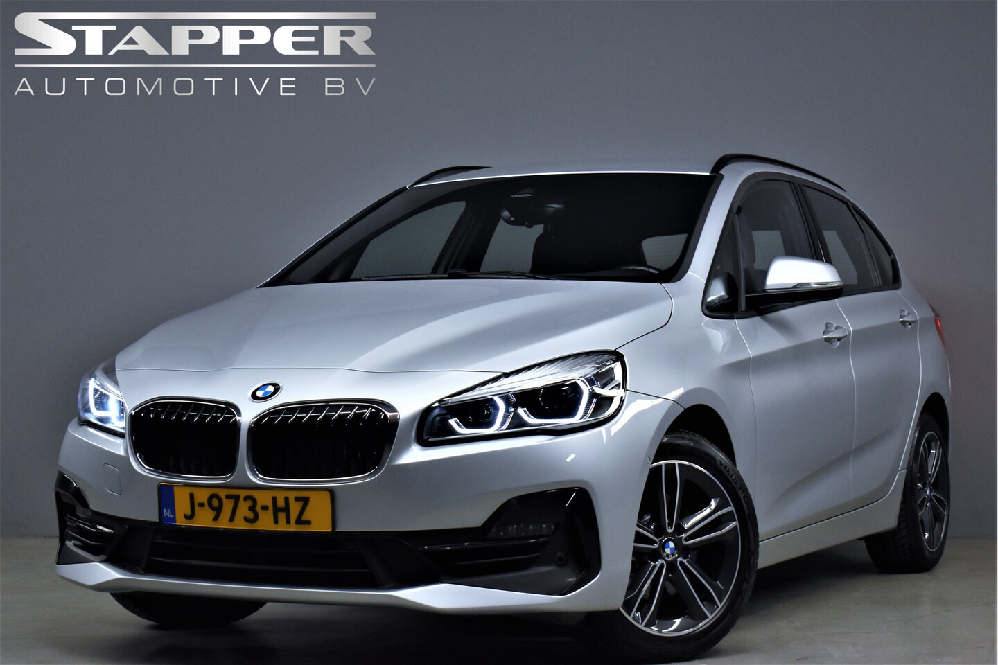 BMW 2-serie Active Tourer - 218i 141pk Automaat Sport Line Org.NL Navi/Camera/Head-up/Sportstoelen/H.Leer/Trekhaak - AutoWereld.nl