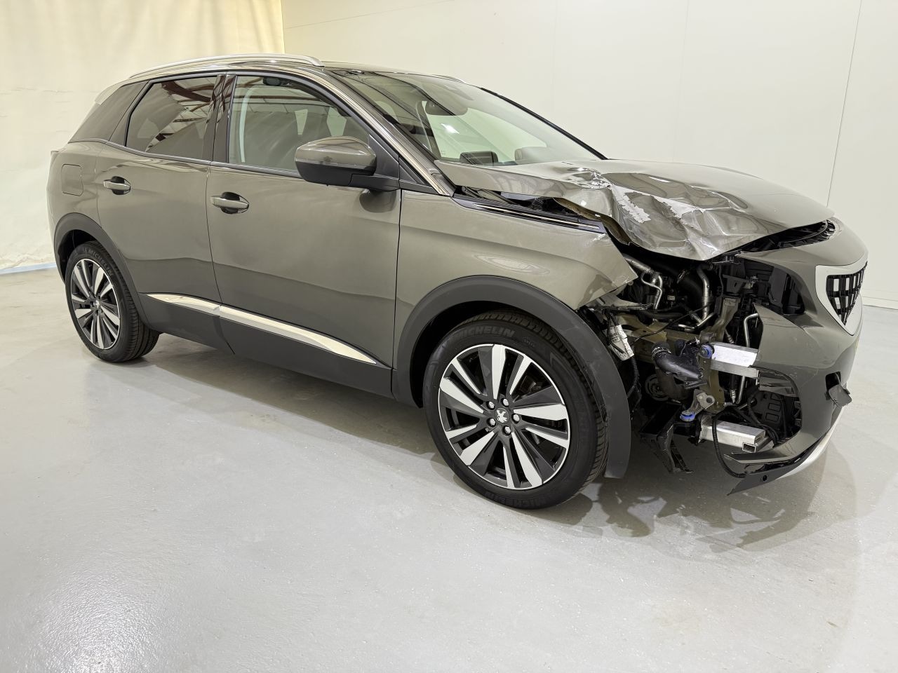 Peugeot 3008 - 1.2 PureTech Allure 96kW Aut8 Pano - AutoWereld.nl