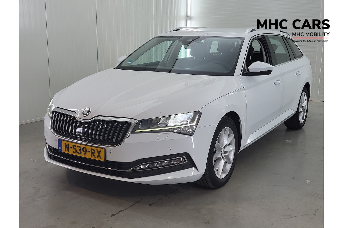 Skoda Superb Combi - 1.5 TSI ACT Business Edition Plus | Verwacht | Trekhaak | Elektrische stoelen | Navi | Cam - AutoWereld.nl