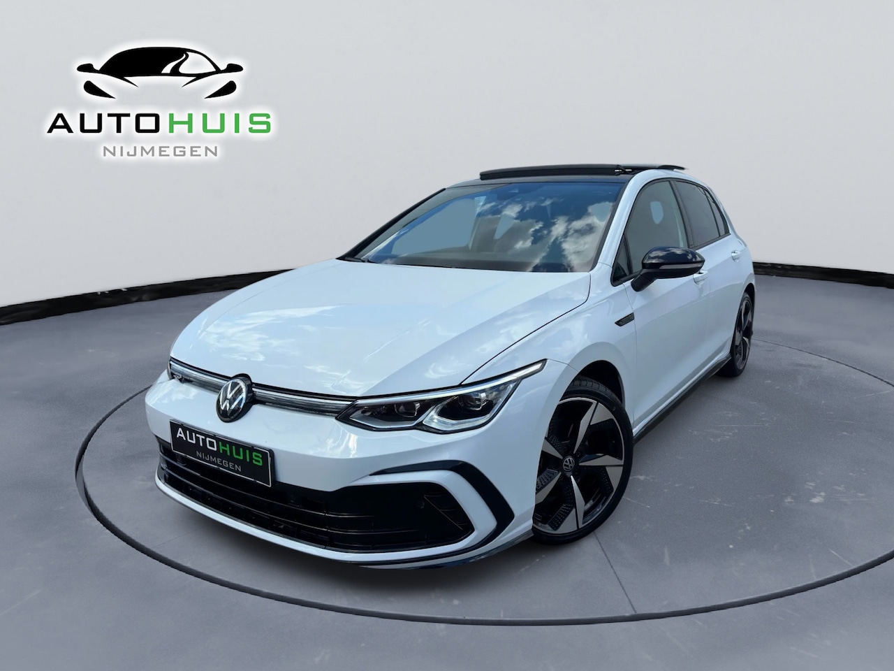 Volkswagen Golf - 1,5 e-tsi R-line Panoramadak 3x r line Apple carplay - AutoWereld.nl