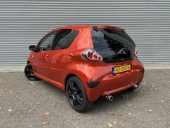 Toyota Aygo - 1.0 VVT-i Dynamic Orange / NWE APK / SPORT UITVOERING