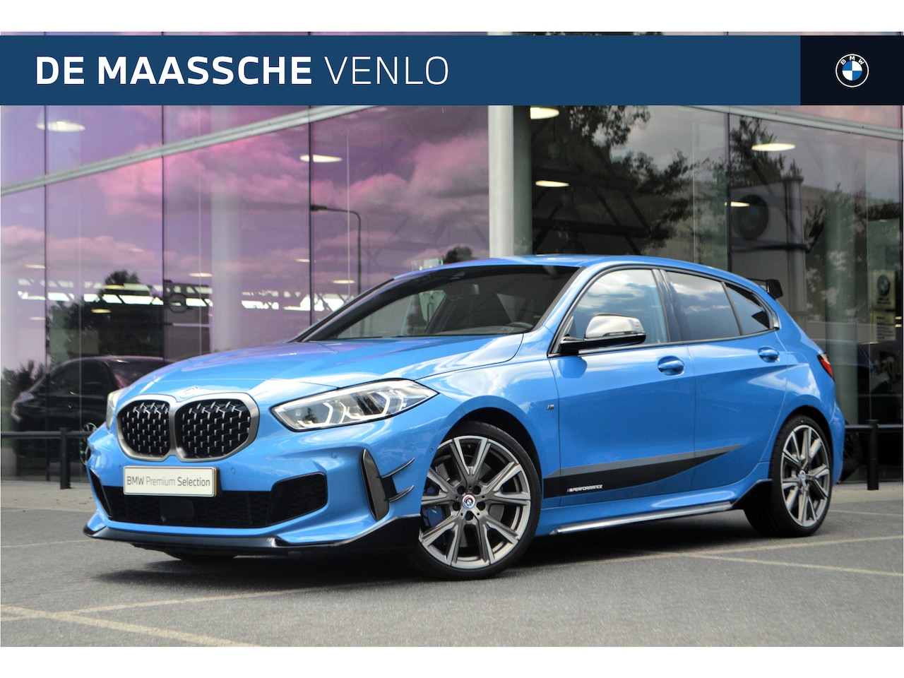 BMW 1-serie - M135i xDrive High Executive Automaat / Achteruitrijcamera / M Sportonderstel / Sportstoele - AutoWereld.nl