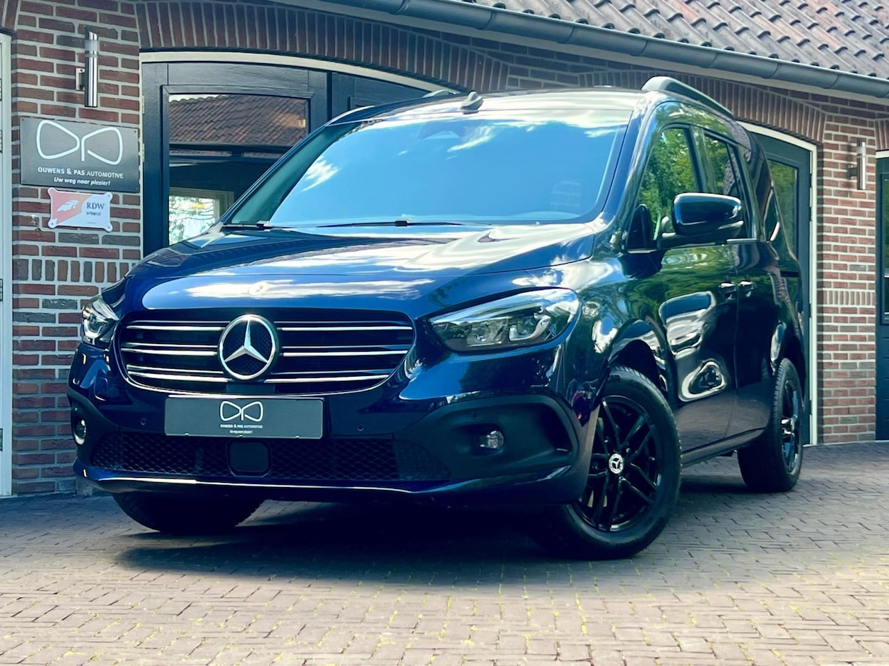 Mercedes-Benz T-serie - 180 | AUTOMAAT | FULL LED | CAMERA | NAVIGATIE | TREKHAAK - AutoWereld.nl