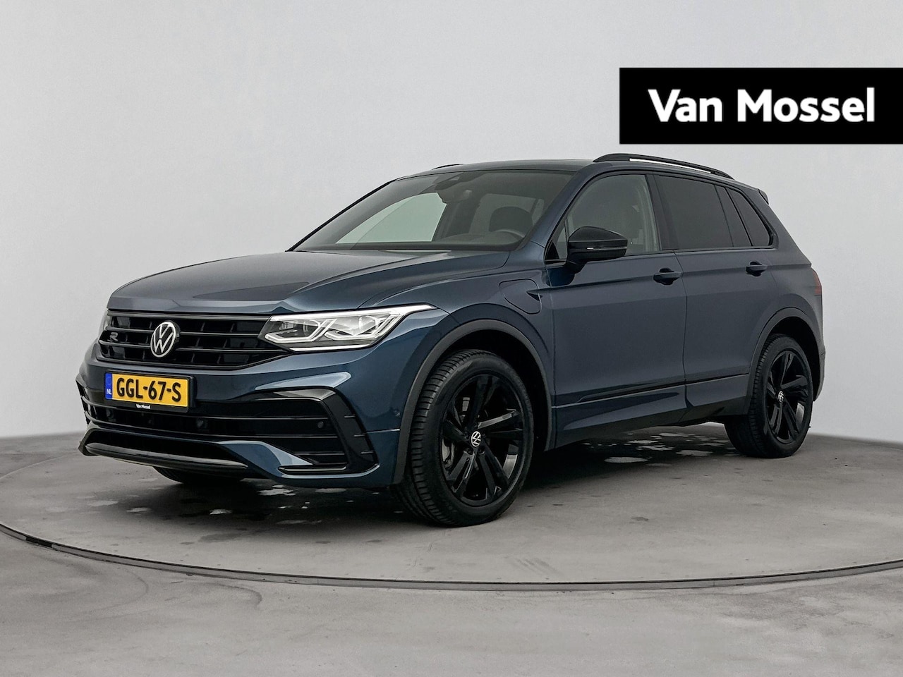 Volkswagen Tiguan - 1.4 TSI eHybrid R-Line Business+ | Automaat | Panoramadak | Winterpakket | Dodehoeksensor - AutoWereld.nl