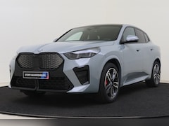 BMW iX2 - eDrive20 M Sport / Trekhaak / Achteruitrijcamera / Sportstoelen / M Adaptief onderstel / C