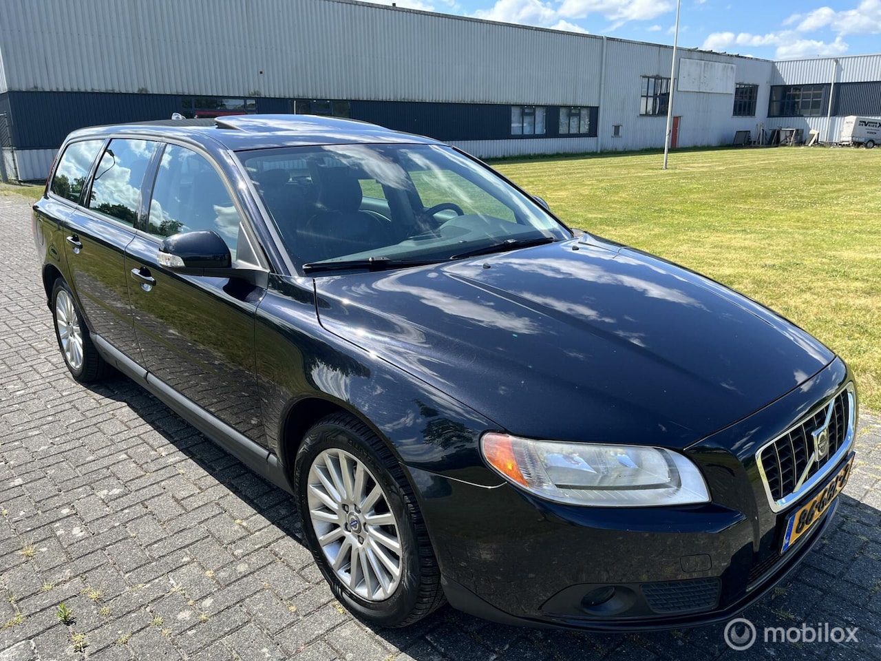 Volvo V70 - 2.5FT Summum Automaat / APK / NAP / Schuifdak / Airco / Bijtellingsvriendelijk / - AutoWereld.nl