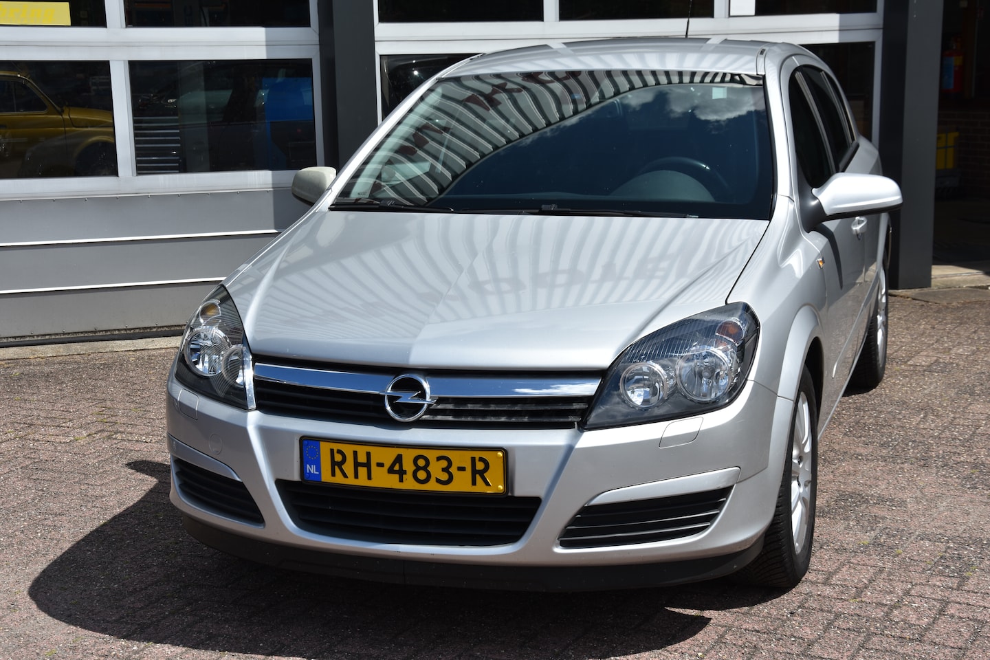 Opel Astra - 1.8 Essentia - AutoWereld.nl