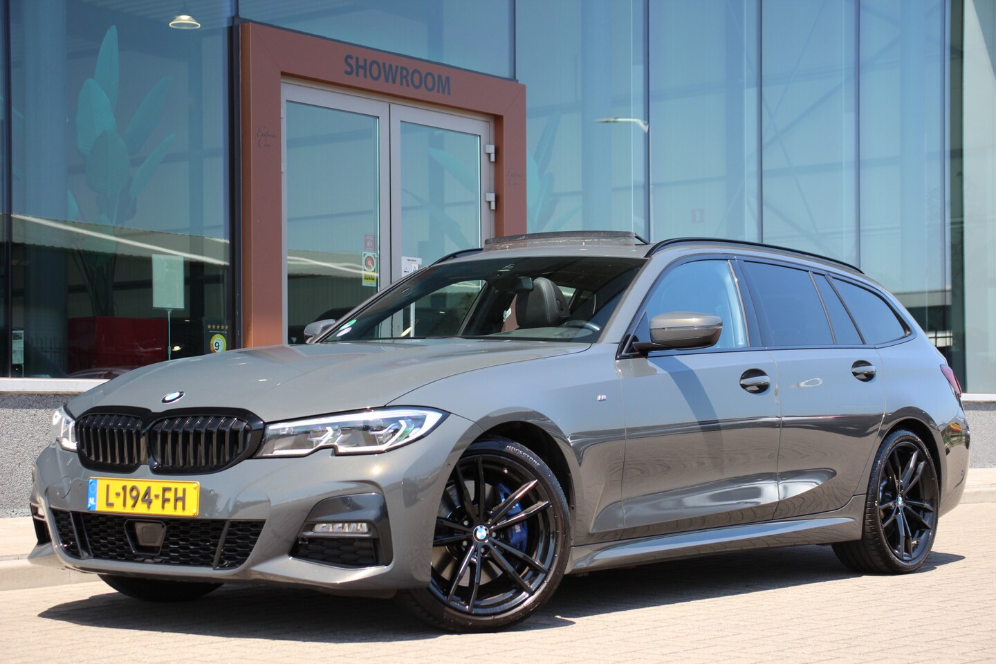 BMW 3-serie Touring - 320i High Executive M Pakket | Pano | Laser | Leder - AutoWereld.nl