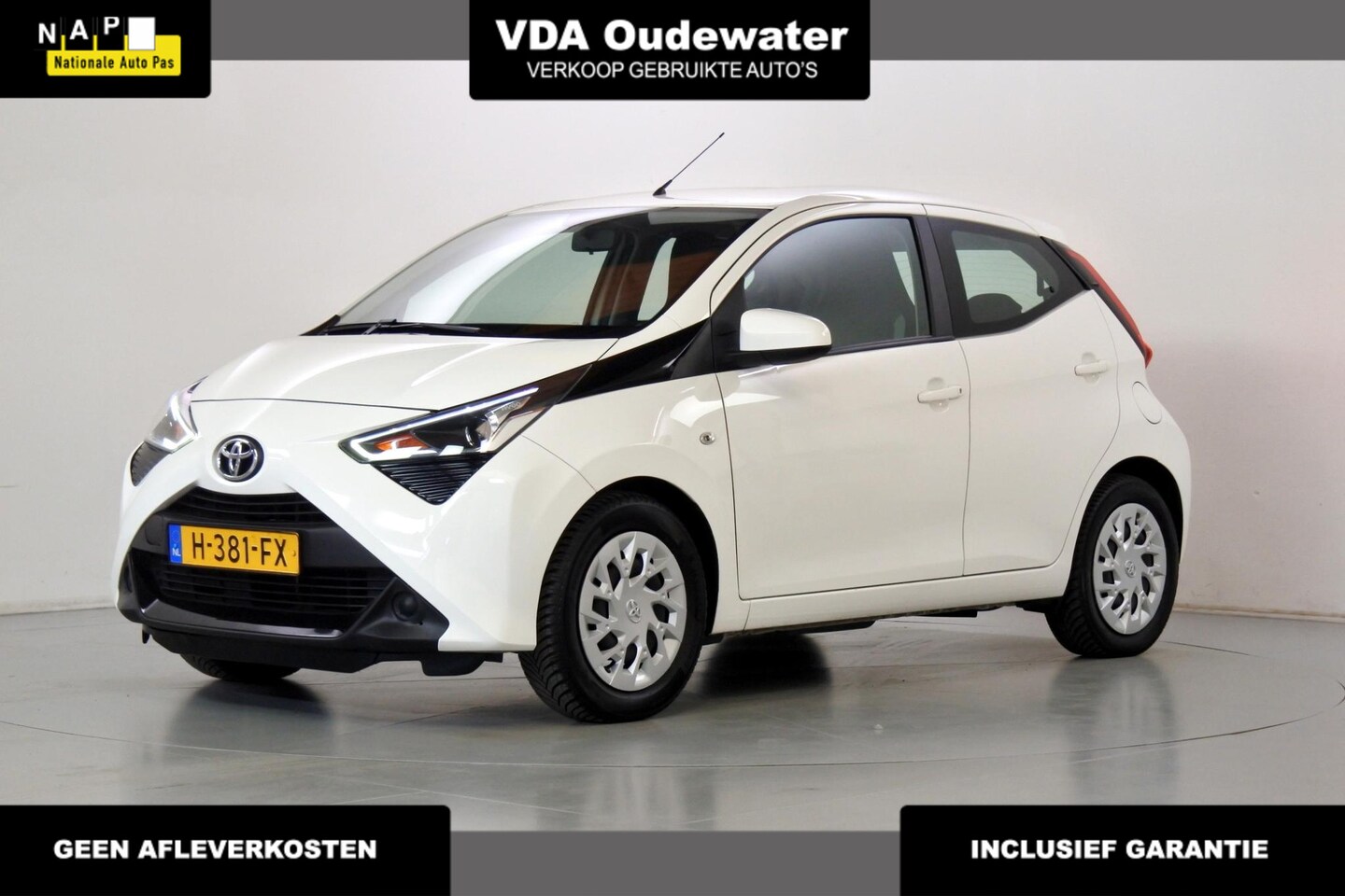 Toyota Aygo - 1.0 VVT-i X-play Navigatie - AutoWereld.nl