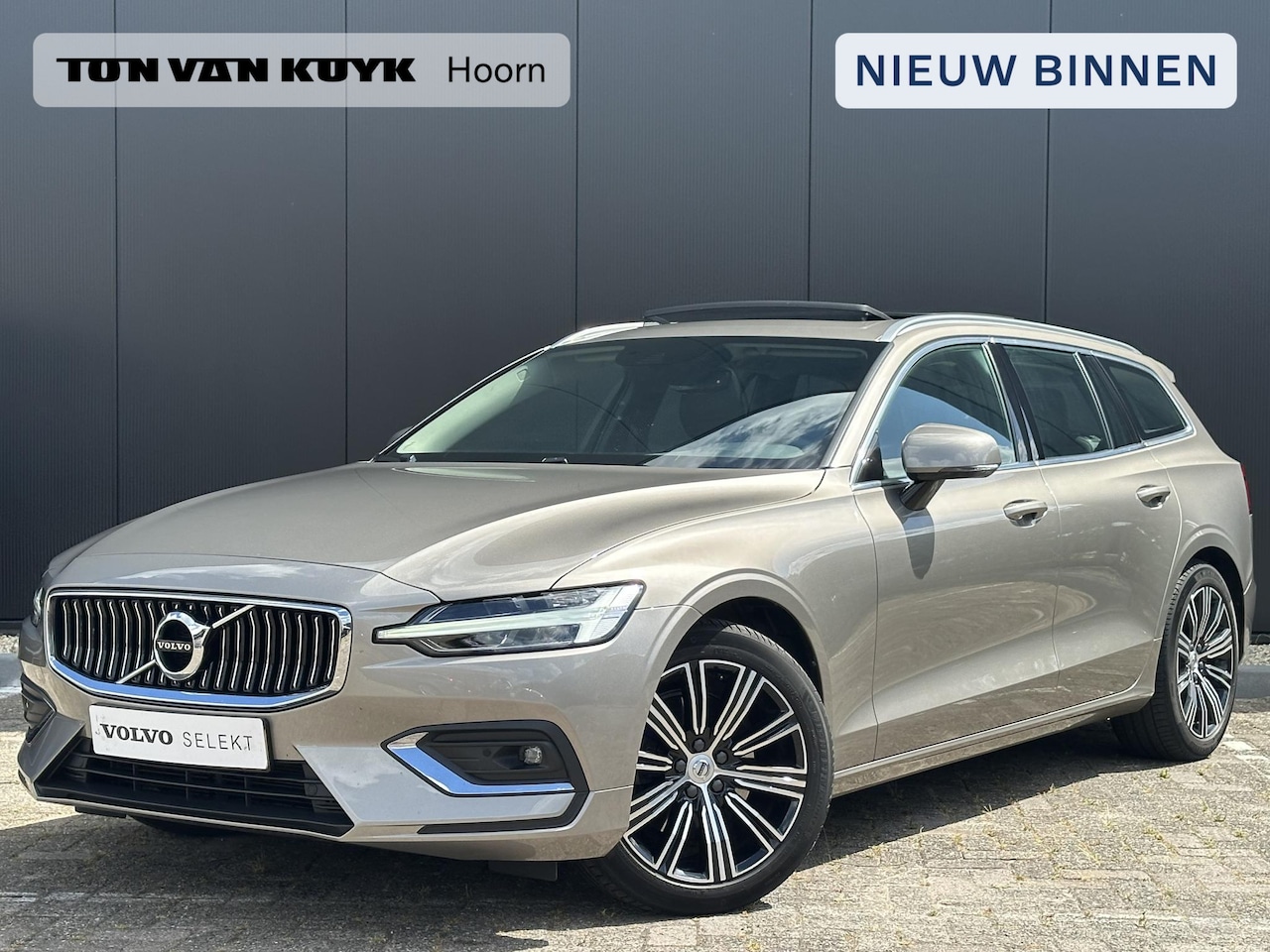 Volvo V60 - 2.0 B3 Inscription / Elektrische trekhaak / pan. dak / harman kardon / Apple carplay - AutoWereld.nl
