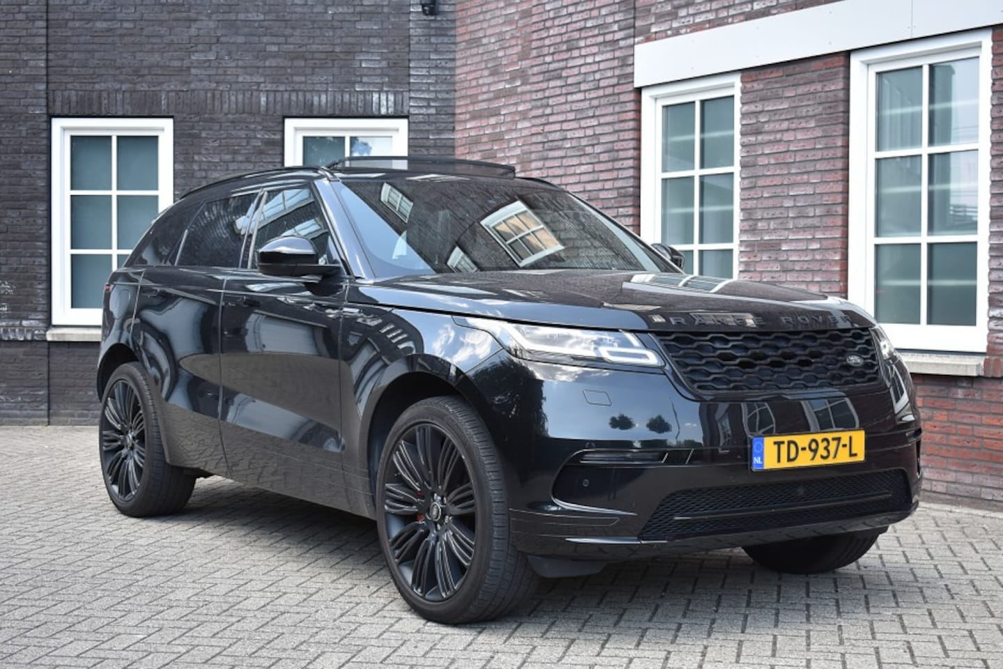 Land Rover Range Rover Velar - 2.0 I4 AWD SE 2.0 I4 AWD SE - AutoWereld.nl