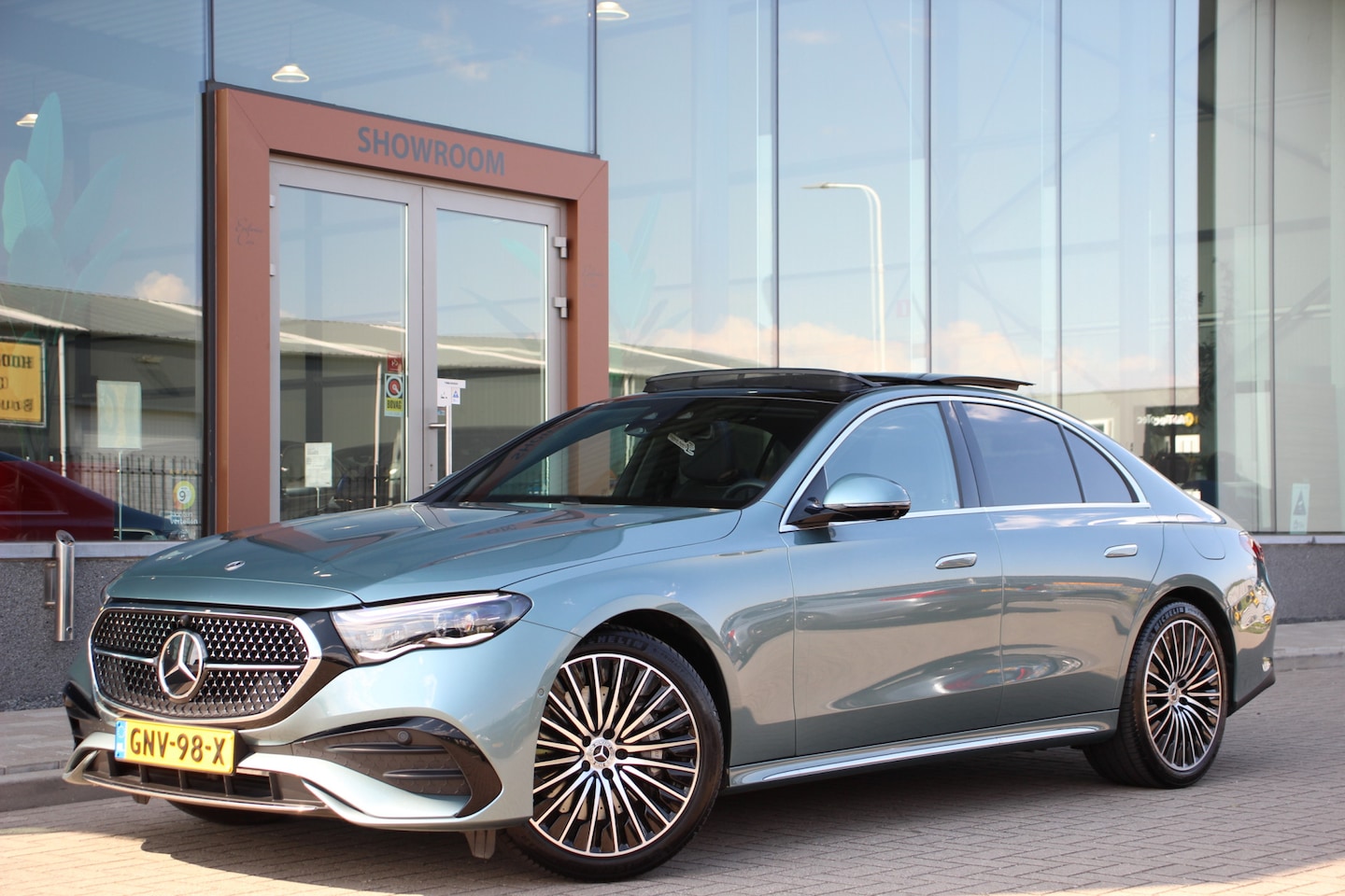 Mercedes-Benz E-klasse - 300 e AMG Line | Superscreen | Pano | Burmester | 360 Camera | Trekhaak - AutoWereld.nl