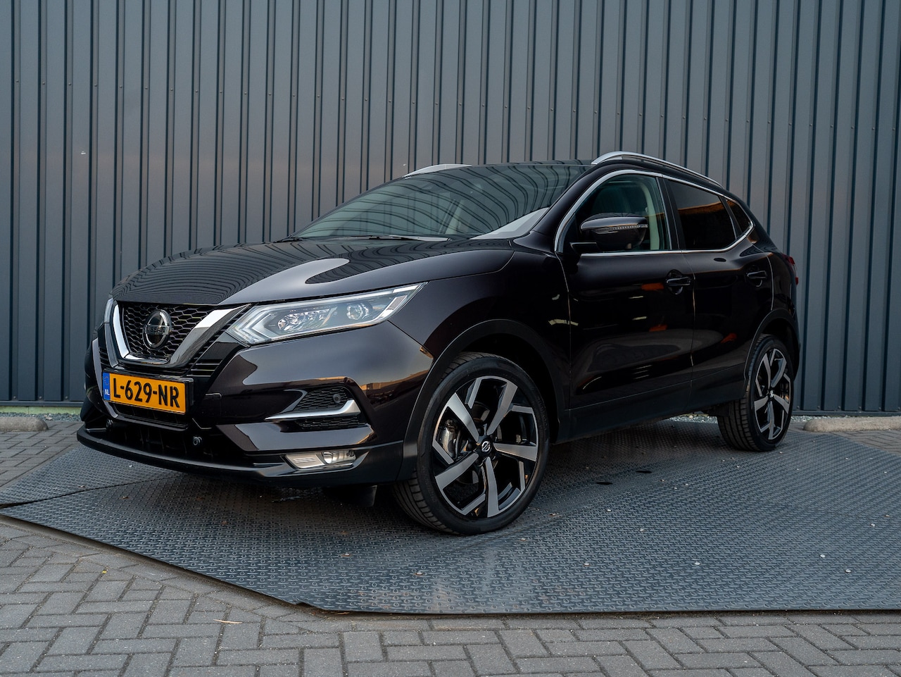 Nissan Qashqai - 1.3 DIG-T Premium Edition | Leder | 360 Camera | Panodak | 19'' | Prijs Rijklaar!! - AutoWereld.nl