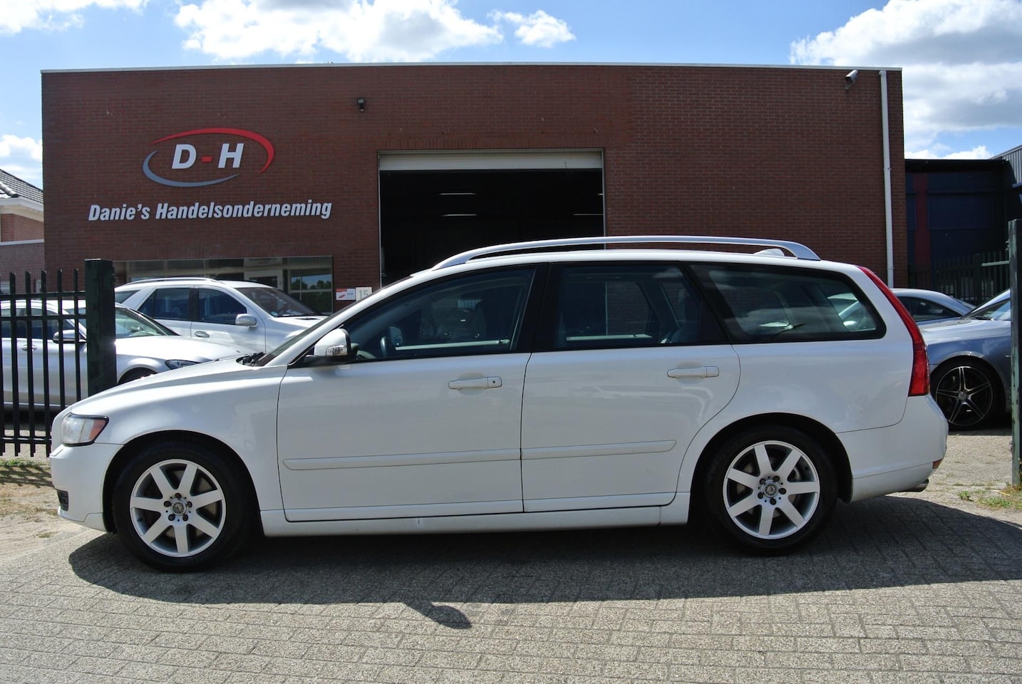Volvo V50 - 2.5 T5 R-Design automaat leder trekhaak inruil mogelijk - AutoWereld.nl