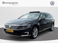 Volkswagen Passat Variant - 1.4 TSI GTE Highline | Pano Dak | Trekhaak | ERGO | Elec. klep | Standkachel | ACC |